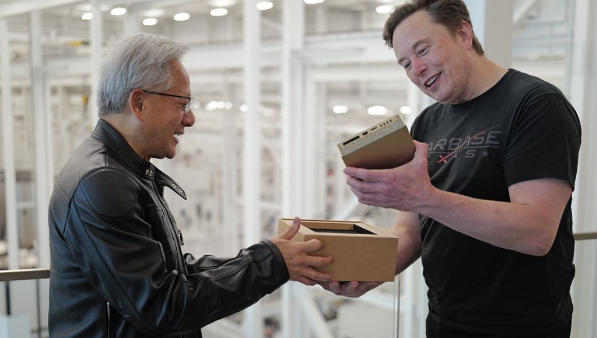 重磅战略落地 马斯克再放大招，SpaceX 自研自产 GPU 芯片
