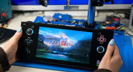 这才是真正的PS4掌机！海外大神亲手打造 能玩一个半小时《神秘海域4》
