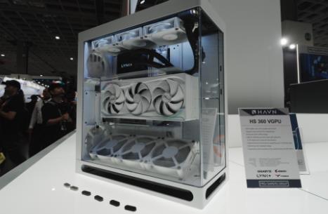 Computex 2026：德国品牌HAVN展出HS 360系列机箱以及梅赛德斯AMG车队联名机