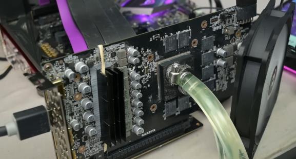 这才是真水冷！RTX 2060“浇水”后温度暴降42℃